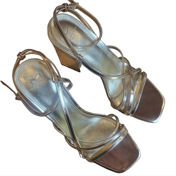 Marc Fisher Edalyn Strappy Metallic Ankle Strap Sandal Gold 10 - Picture 5 of 7